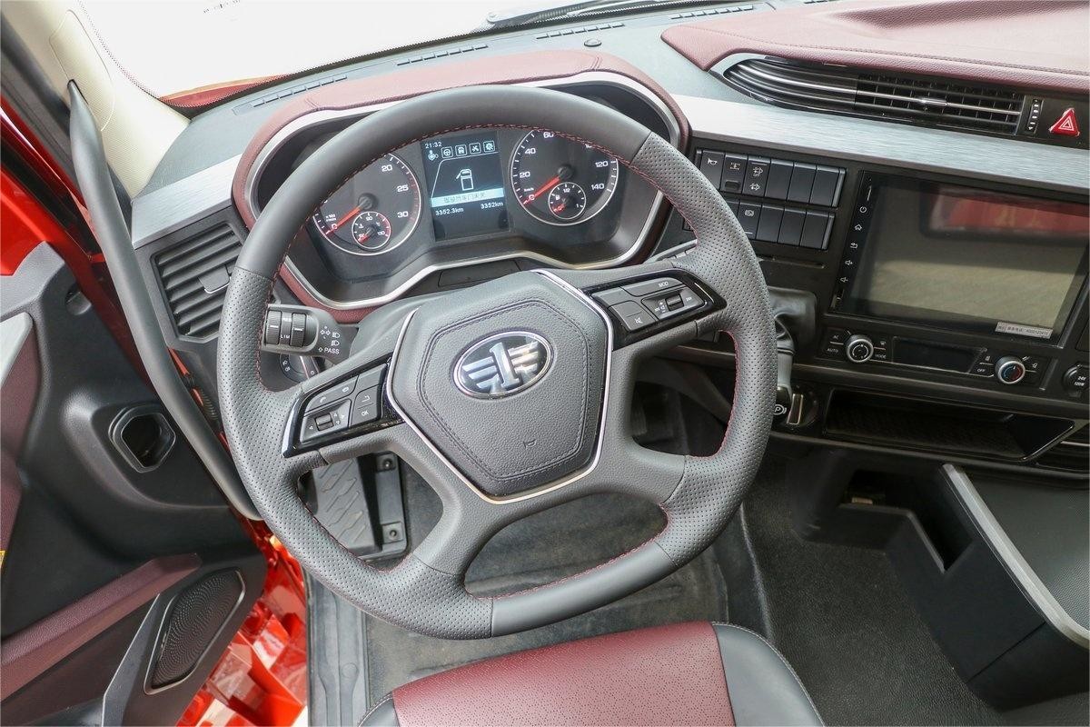 FAW Jiefang Fence Truck Large Row Half Seat 560HP 8X4 9.4m AMT Automatic Transmission