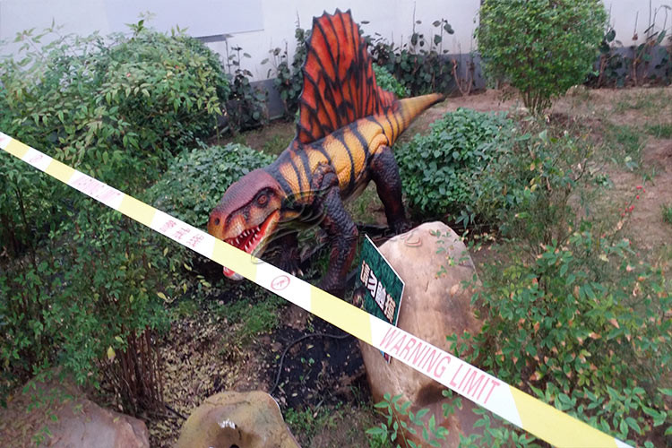Attractive Life Size Dinosaur Statue , Silicon Rubber Dinosaur Garden Sculpture