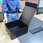 Collapsible 128gsm C2S Garment Packaging Box Magnetic Closure