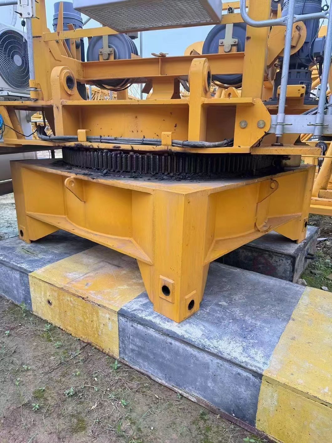 Sell Used Zoomlion Tower Crane Standard Height