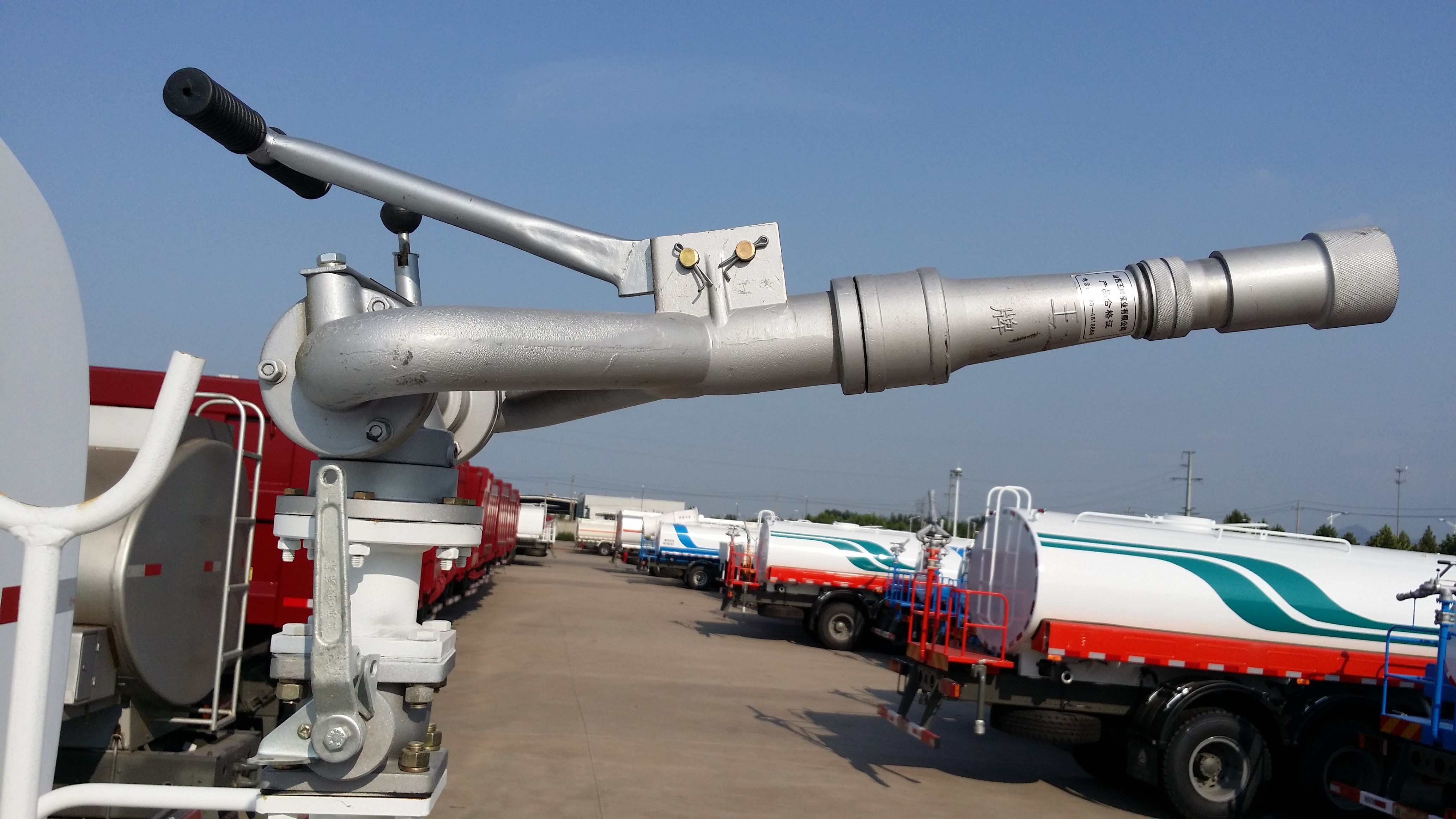 4x2 Sprinkler Truck Water Tank Road Greening Special Vehicle Multi Functional Sprinkler EUR02 Engine