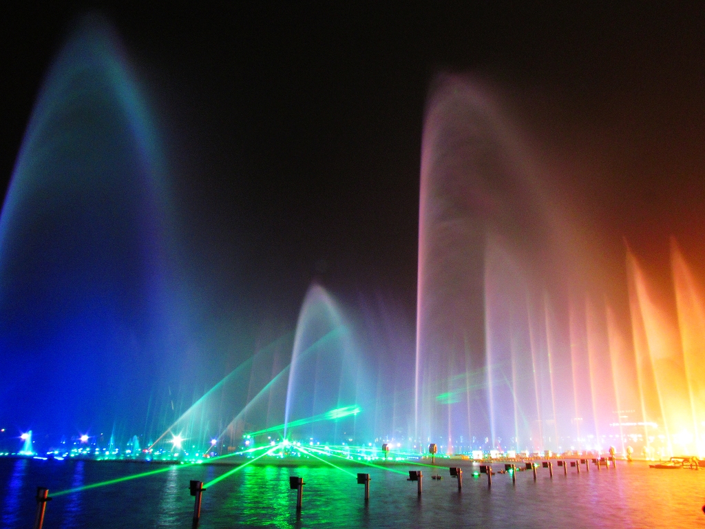 Round Small Musical Dancing Floating Portable Decor Water Fountain For Lake