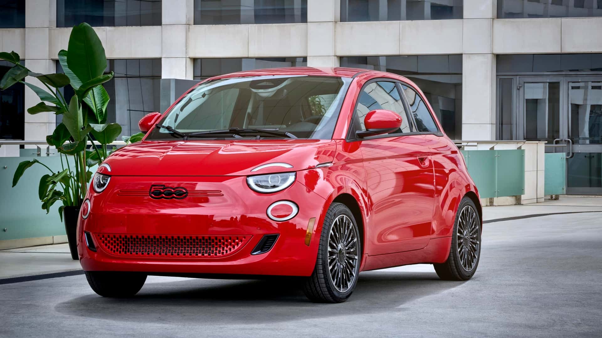 2024 FIAT 500e FWD Mini electric Cars 42kwh battery with 94mph top speed