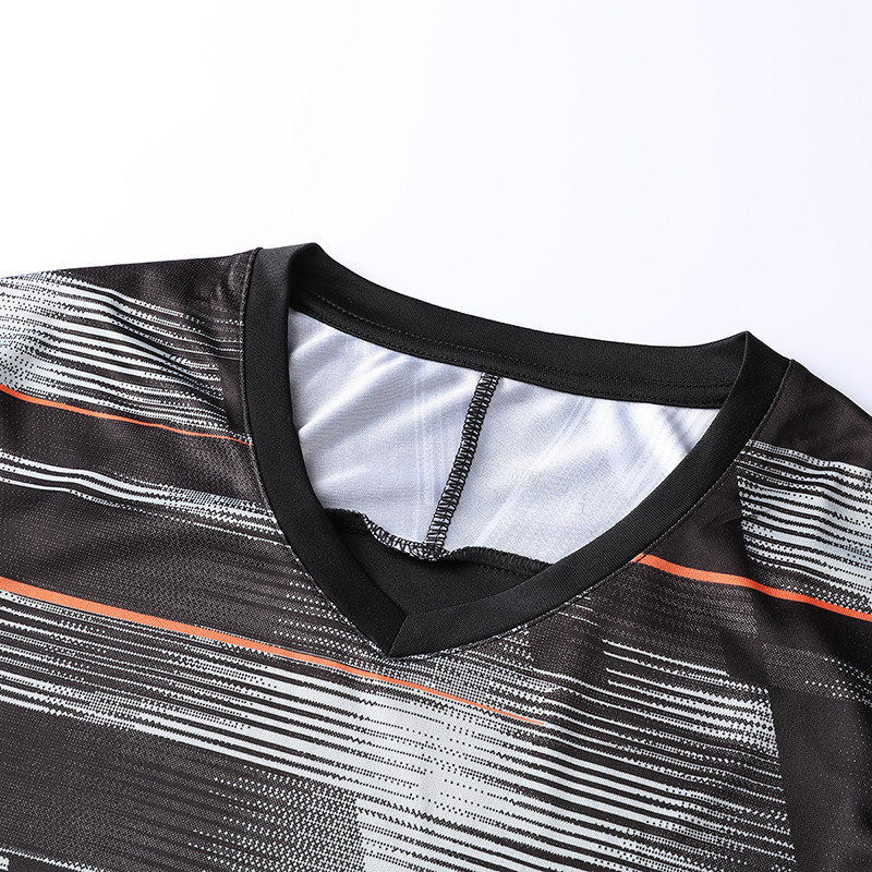 Patterned Breathable 140gsm Fabric Mens V Neck T Shirt For Summer