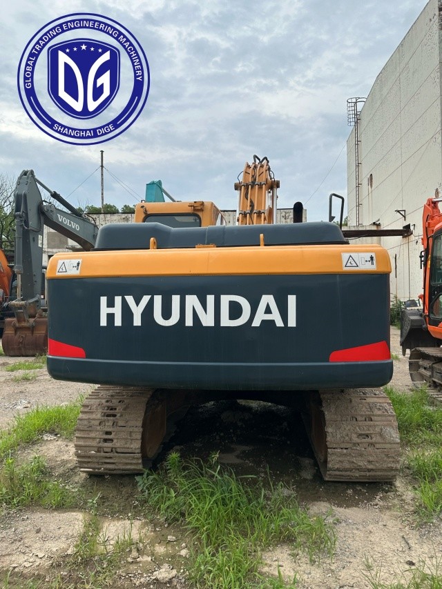 R215-9T Used Hyundai 21.5 Ton Excavator With High Strength Steel Construction