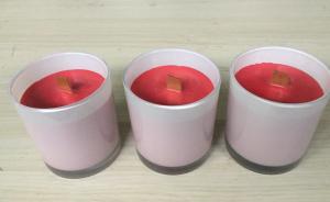 Quality 100% paraffin red glass scented candle with wooden wick packed into gift box wholesale