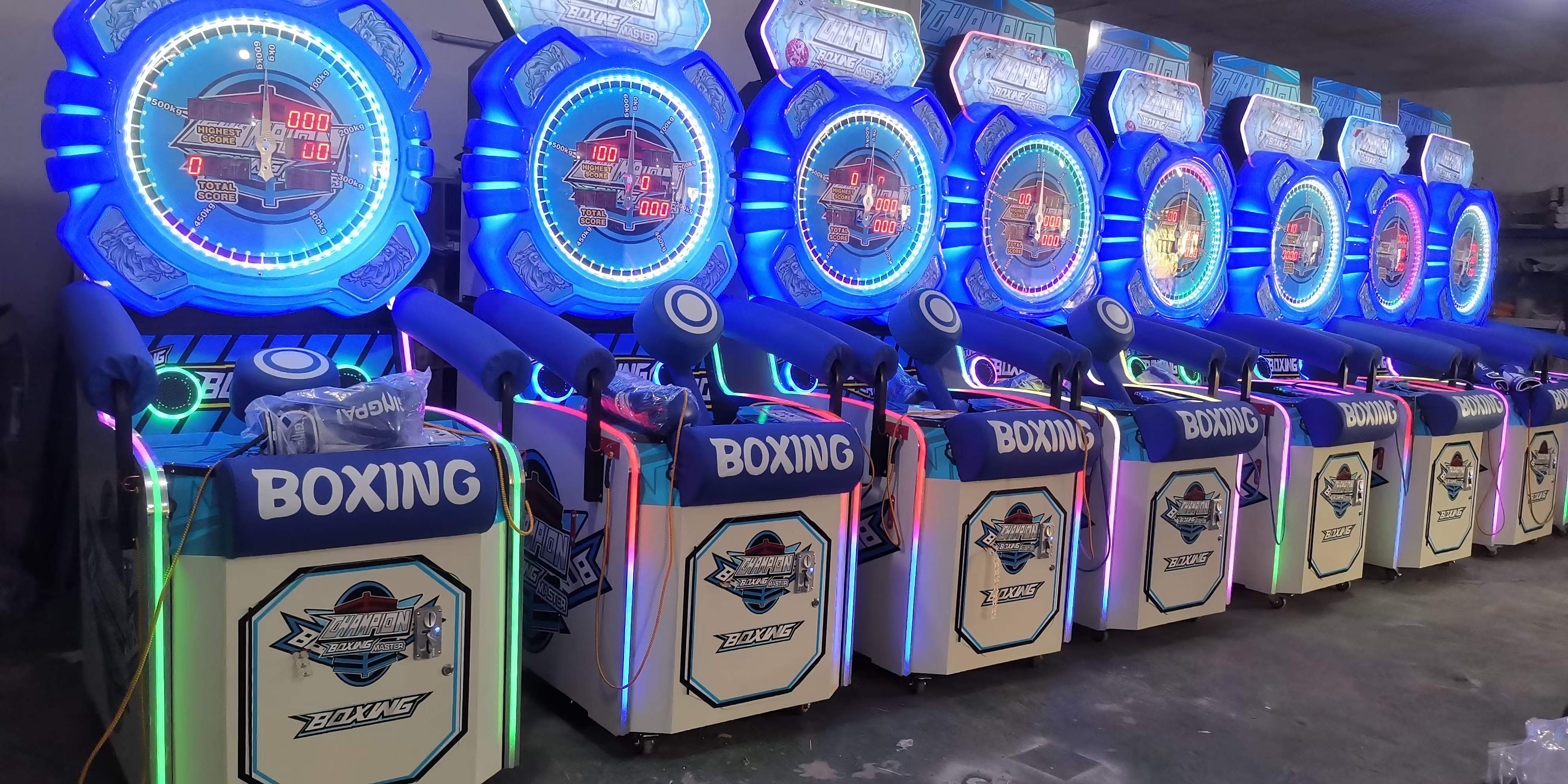 Electronic Big Arcade Punching Machine Dynamic Game OEM