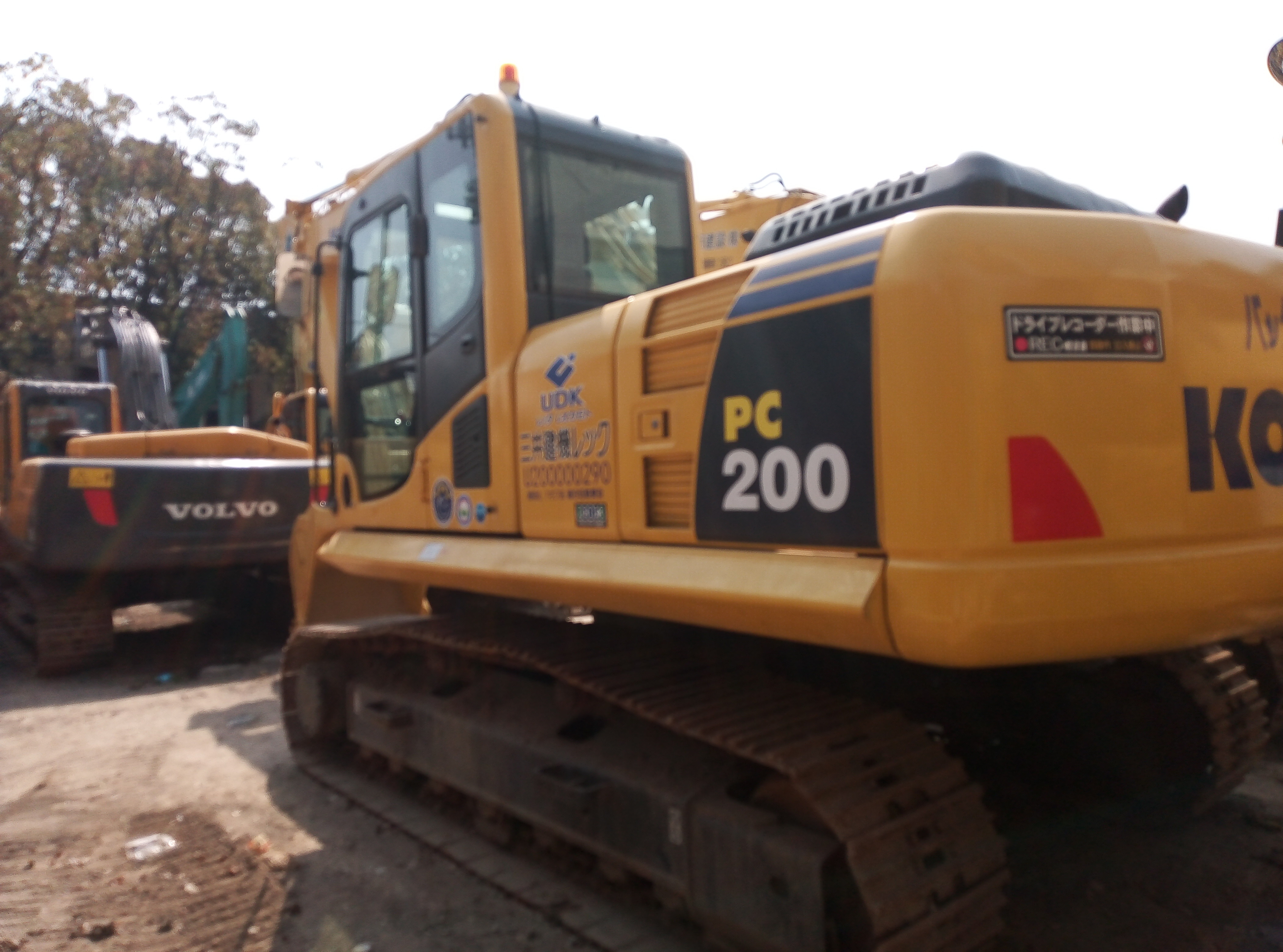 Original Japan Used KOMATSU PC200-8 Crawler Excavator in excellent condition