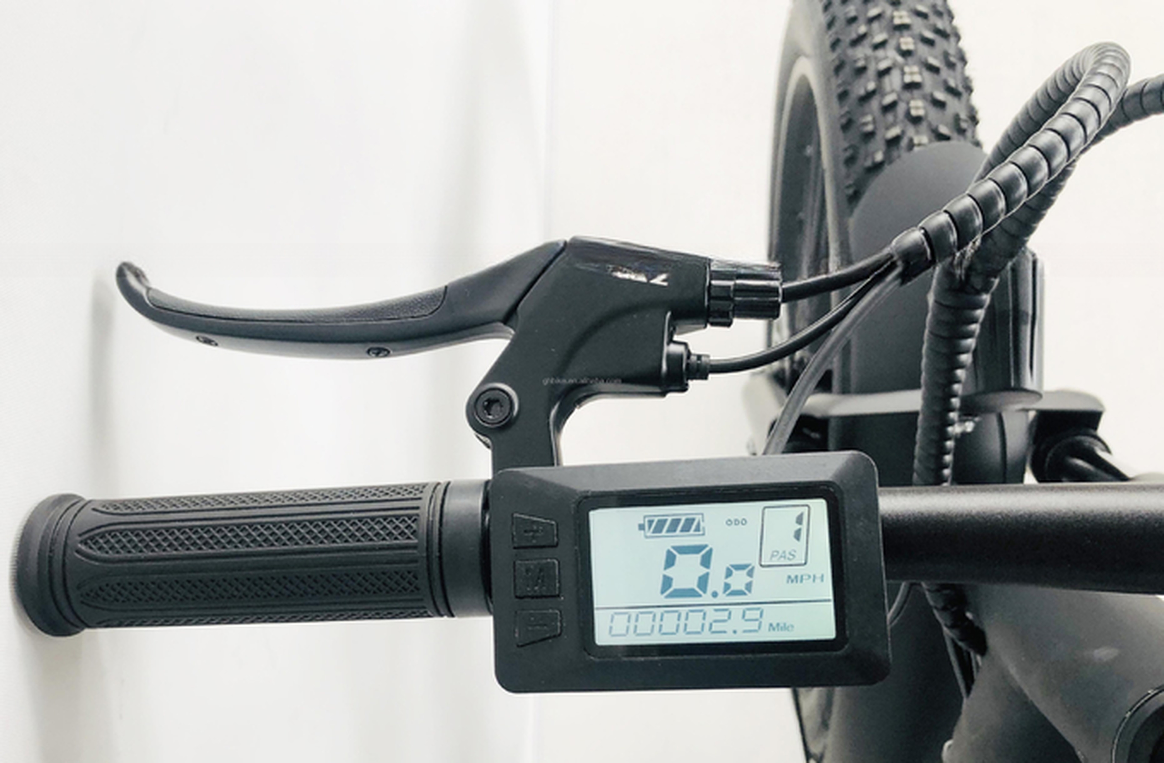 Disc Brake 750W 48V Lithium Battery Adult E Bike Fat Tire Electric Bike 26 inch with Max Speed of 30-50Km/h