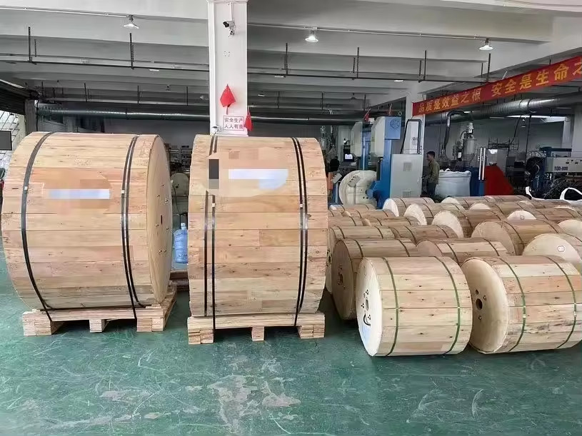 Low Voltage G652D Oplc Composite Fiber Optic Cable