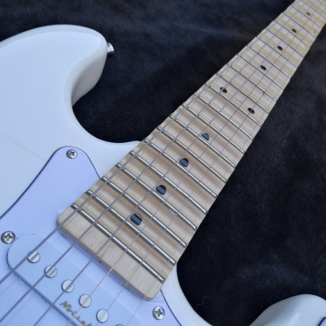 white Scalloped Fingerboard Yngwie Malmsteen Big Head double tremolo Electric Guitar