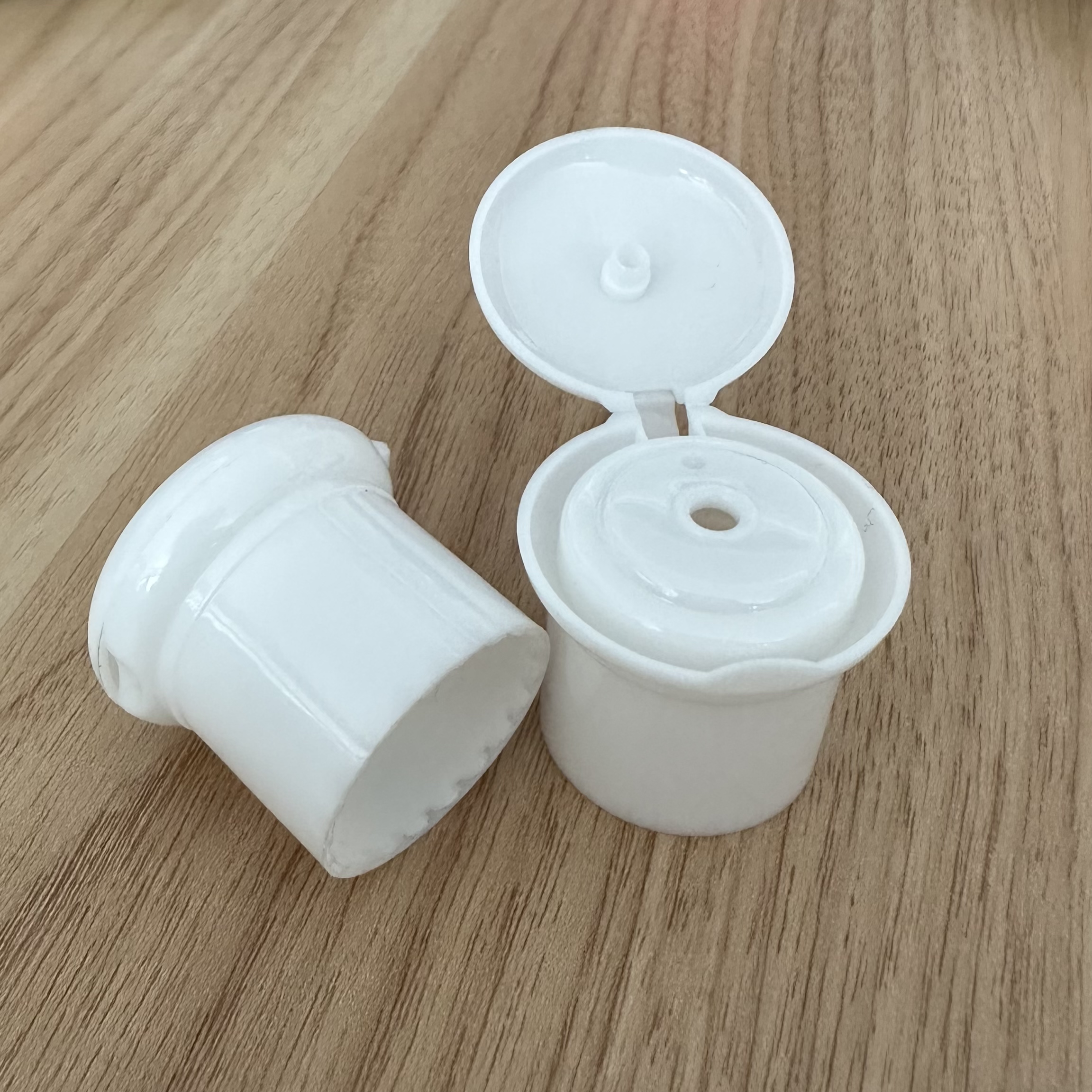 Non Spill 28/415 Screw Plastic Flip Top Cap for Leak-Proof Packaging
