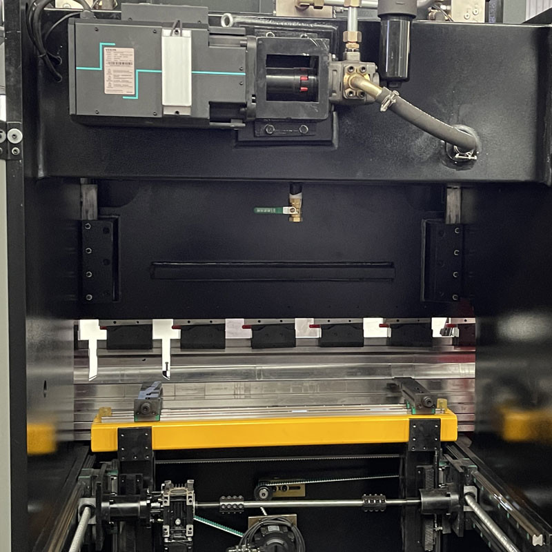 DA53T CNC Press Brakes Hydraulic Folding Y1 , Y2 ,X, R , With Servo Main Motor