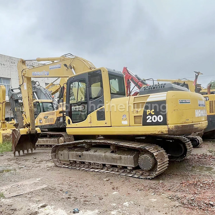 Komatsu PC200 8 Excavator With Original Hydraulic Cylinder And 0.8m3 Bucket Capacity