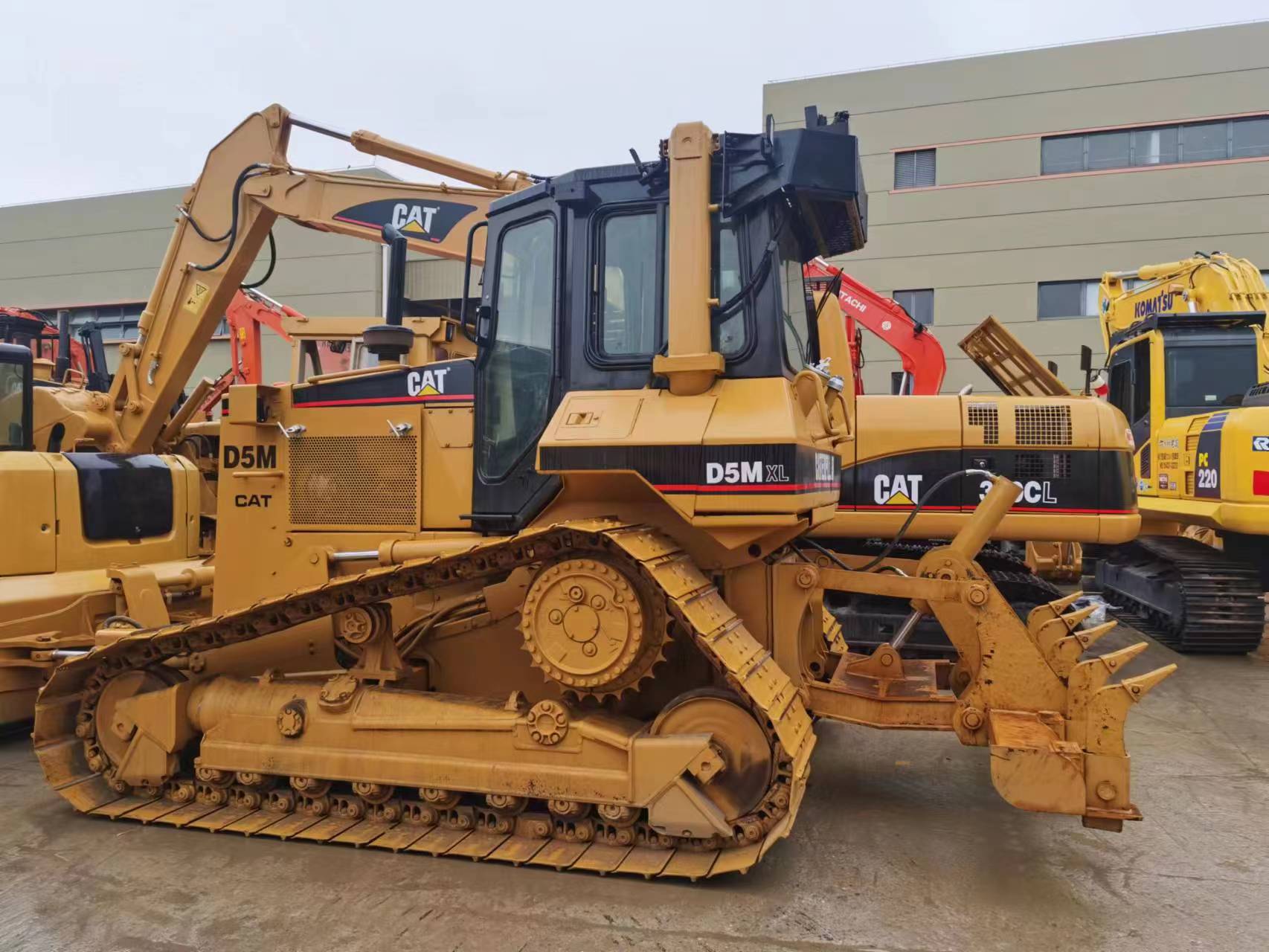 Used Caterpillar D5M Bulldozer HAWE Hydraulic Cylinder Included for Smooth Operation