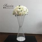 Outdoor Wedding Flower Stand Metal Floral Arrangement Stand White Geometric