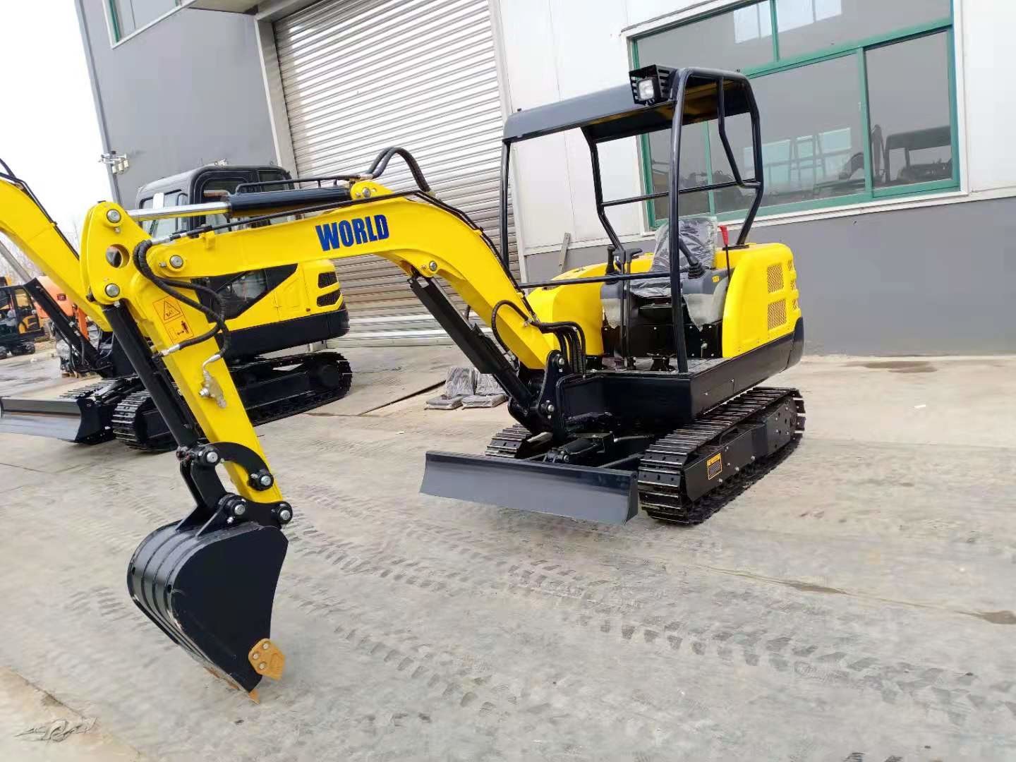 Lightweight 2200kg Small Crawler Backhoe With 15.3KN Maximum Bucket Digging Force Similart CAT 301 302 303