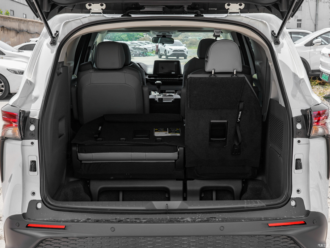 7 Seats 2024 Faw To-yota Gravia 2.5L Hybrid Edition Automatic Hybrid Electric Goods Vehicle Energy Cars Automatic Gear Box