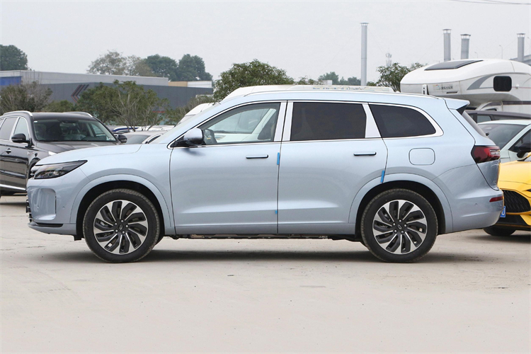 HUA-WEI AITO M7 M5 Second Hand Electric Hybrid Energy Vehicles with 195KM Pure Electric Range and 7.8s Acceleration Time