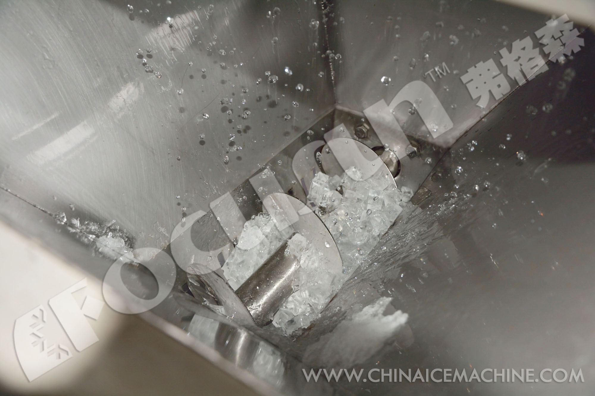 Affordable and User-friendly Focusun Cube Ice Machine with 20KG Ice Storage Capacity