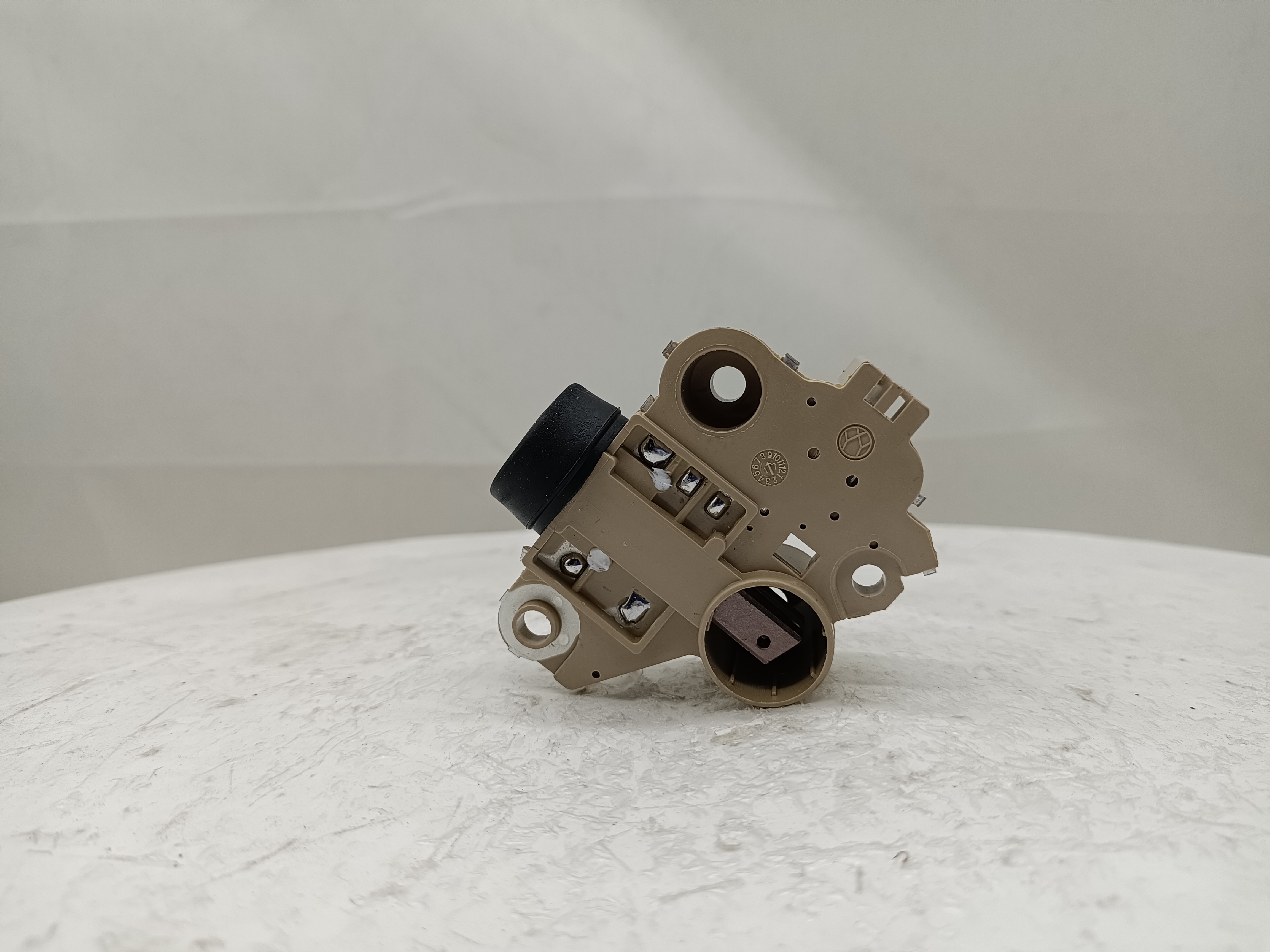 Motor vehicle regulator 