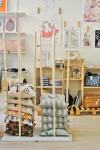 Retail Store Metal Display Stands Metal Pillow Display Rack With Casters