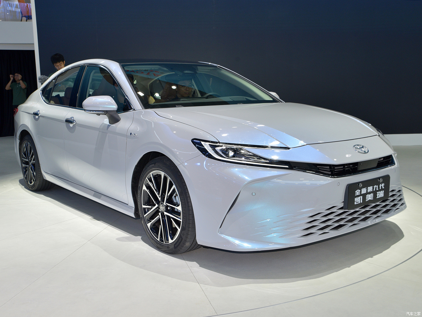 Model Faw Toyotas Camrys Total motor power KW 100-150kW Wheelbase 2500-3000mm Chinese Energy Vehicles Energy Smart Car