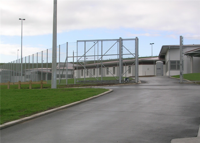 High Quality And Durability Wholesale High Security Galvanized Chain Link Fence Cost With Barbed Wire On Top