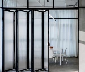 Quality 6061 6005 Aluminium Folding Door 4 Sash Aluminium Bifold Door wholesale
