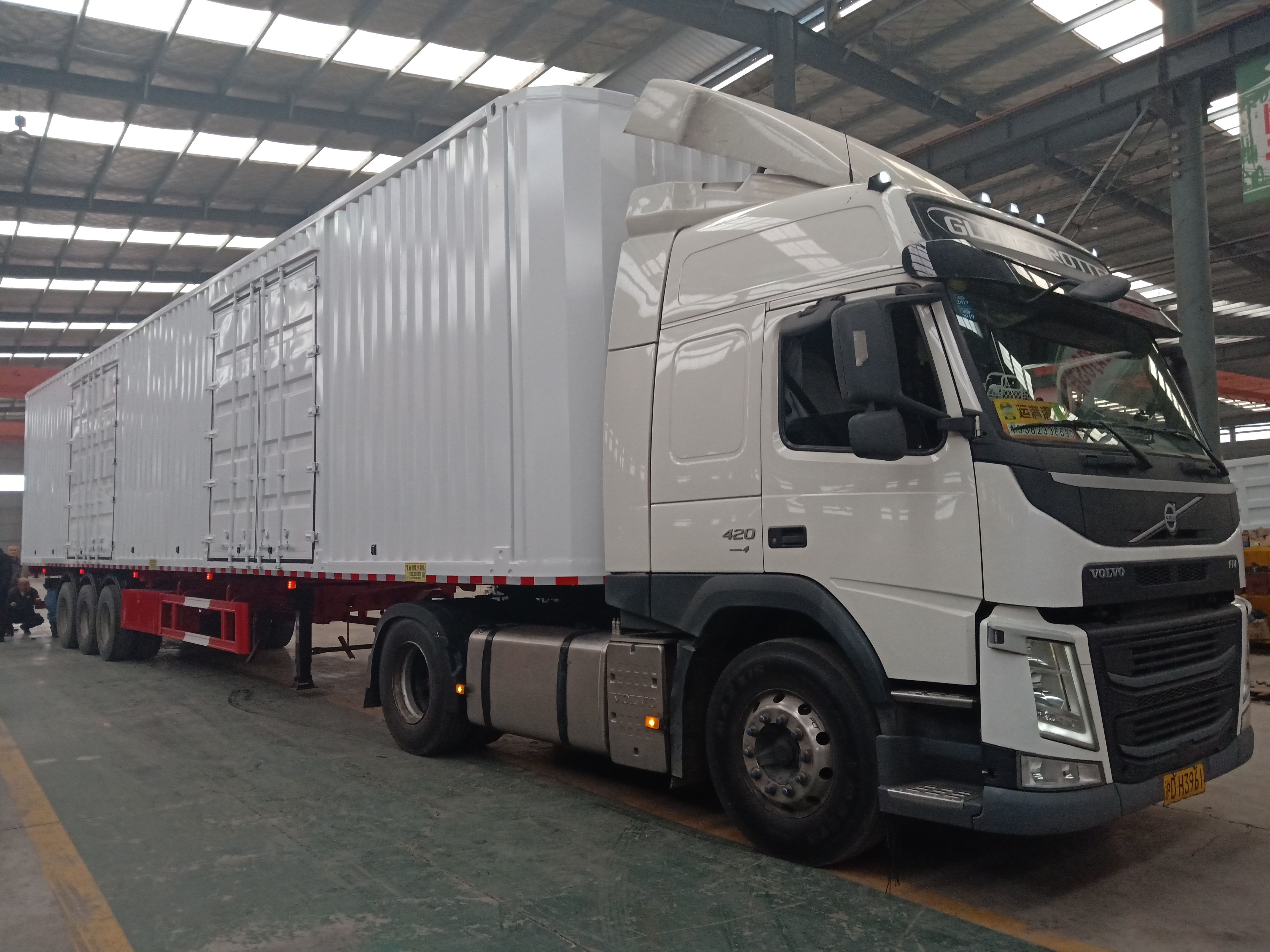 53ft Enclosed Box Cargo Dry Wing Van Truck Semi Trailer with 30-100T Max Payload