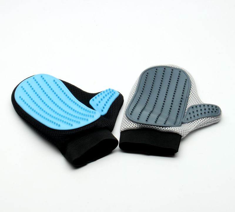 Soft Rubber Fur Animal Grooming Gloves Customized Color Long Service Life