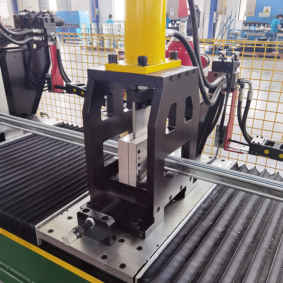 Chain Driven Shutter Rail Strut Machine For Stud Roll Forming Side U Guide