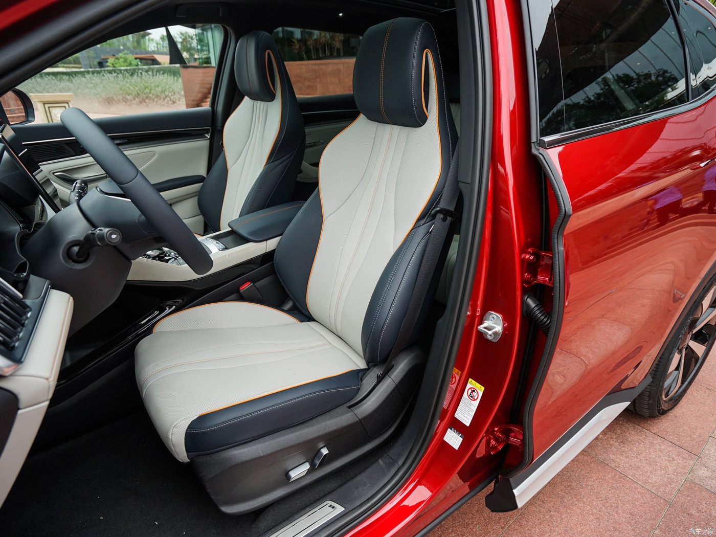 Chinese-made New car B YD Song PLUS compact SUV electric car has a range of 505 kilometers