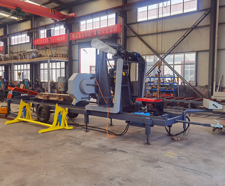 Gasoline Hydraulic Wood Portable Sawmill Machine With Mobile Trailer