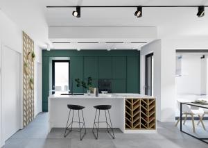 Quality MC World European Style Custom Wooden Kitchen Cabinets With Soft-Close Doors wholesale