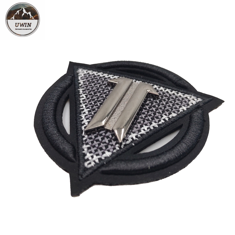 3D Embroidery Designs Patches Custom Logo 5cm Size With Metal / Felt Material