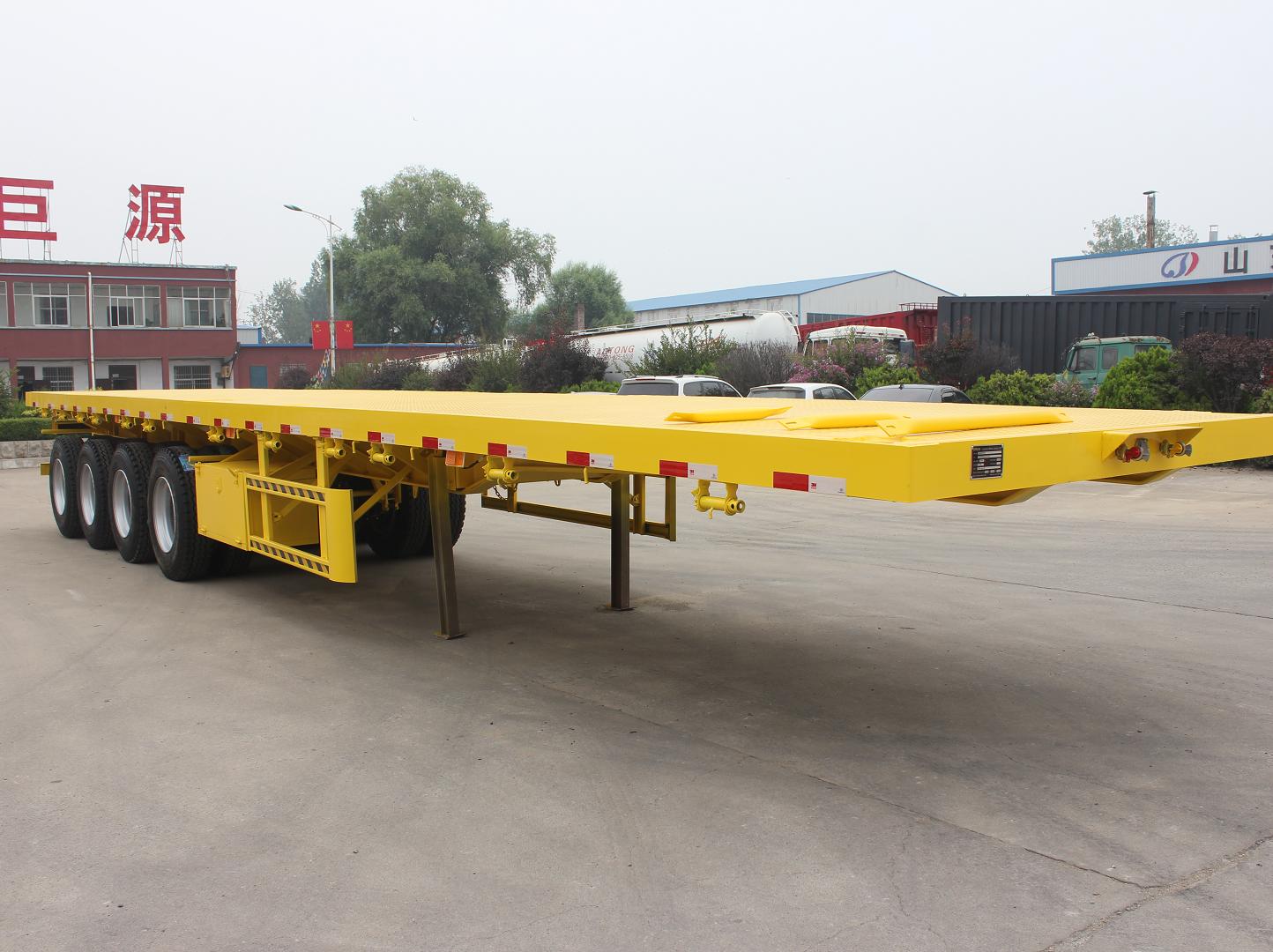 Japan Market Semi Truck Flatbed Trailer with 80T Max Payload and Hydraulic Ladder
