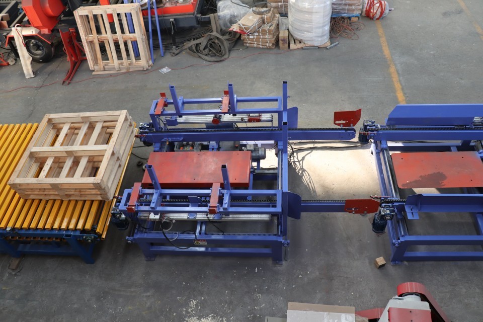Factory Price Automatic Wood Pallet Block Saw Cutting Machine / Wood Block Cutter