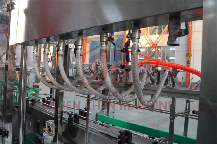 Twist Off Cap Sauce Filling Machine , Linear Type Sauce Bottling Machine