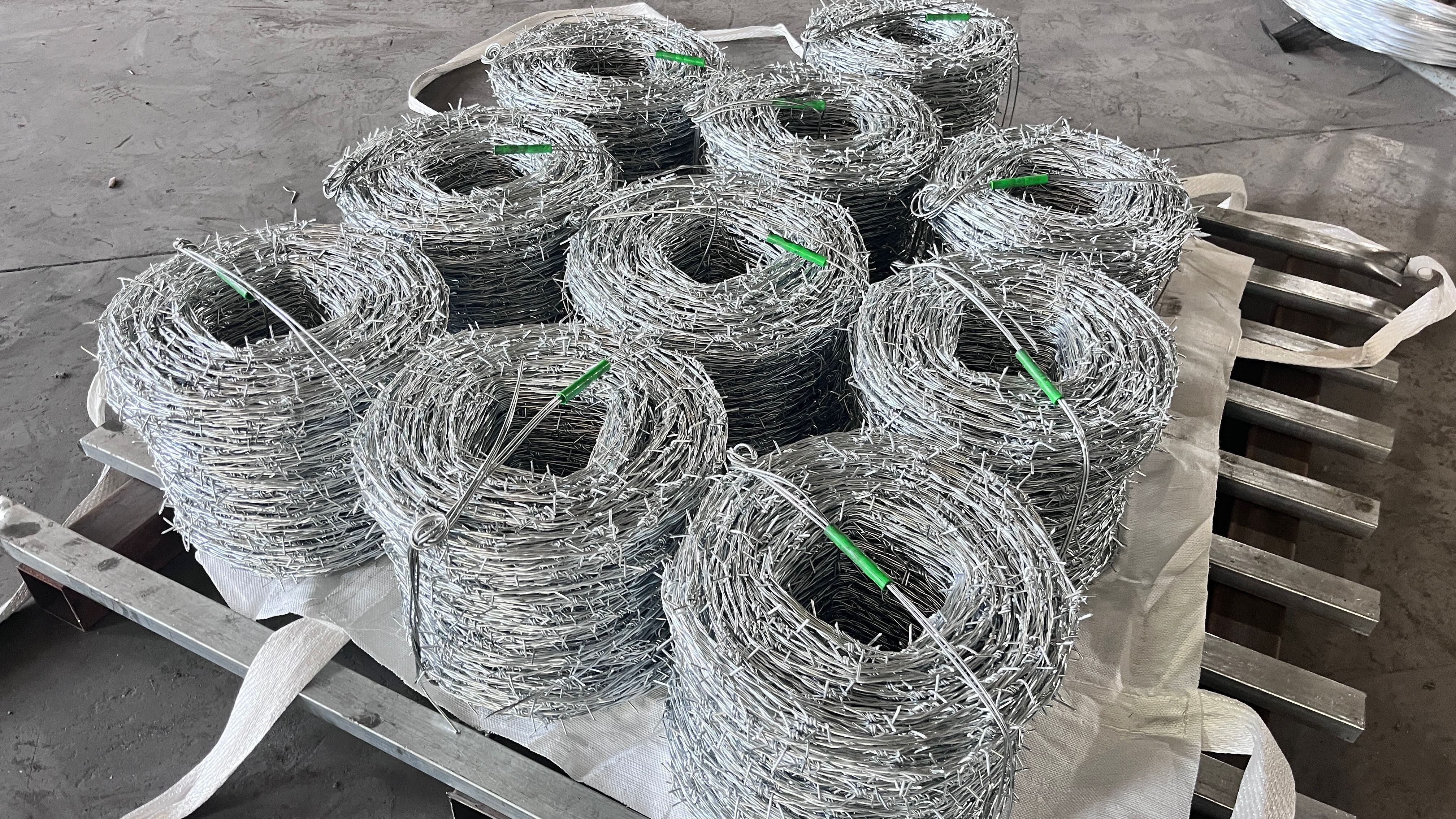 Hot Dipped Galvanized Fencing High Tensile Barbed Wire 1.6Mm 300M