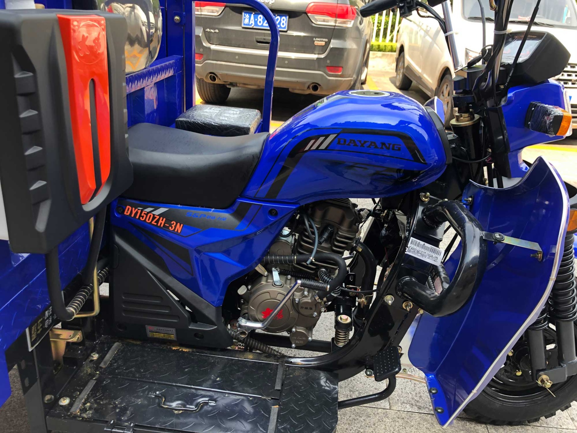 Customized 175cc Water Cooling Motorized Tricycle for Farming and Cargo Transportation