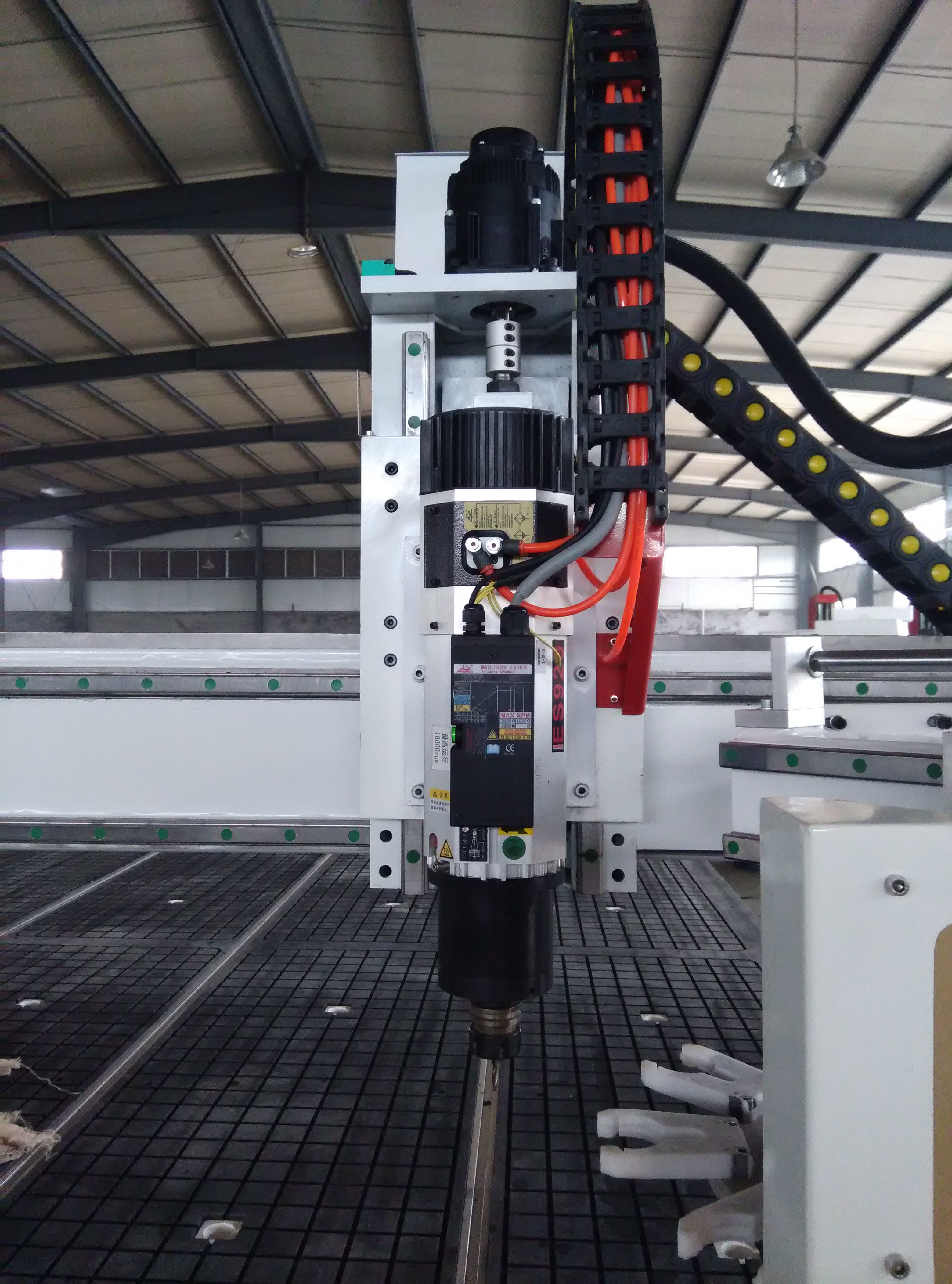 Mold Making 4 Axis ATC CNC Router Machine With Left Right Tilting Spindle 90 Degree