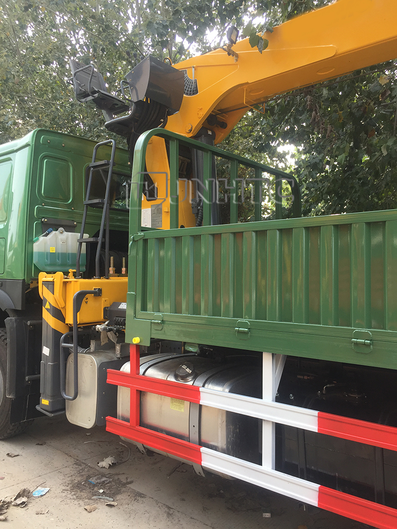 10 Wheels 371hp 10 Ton Straight Arm Crane Truck Sinotruk HOWO 6x4
