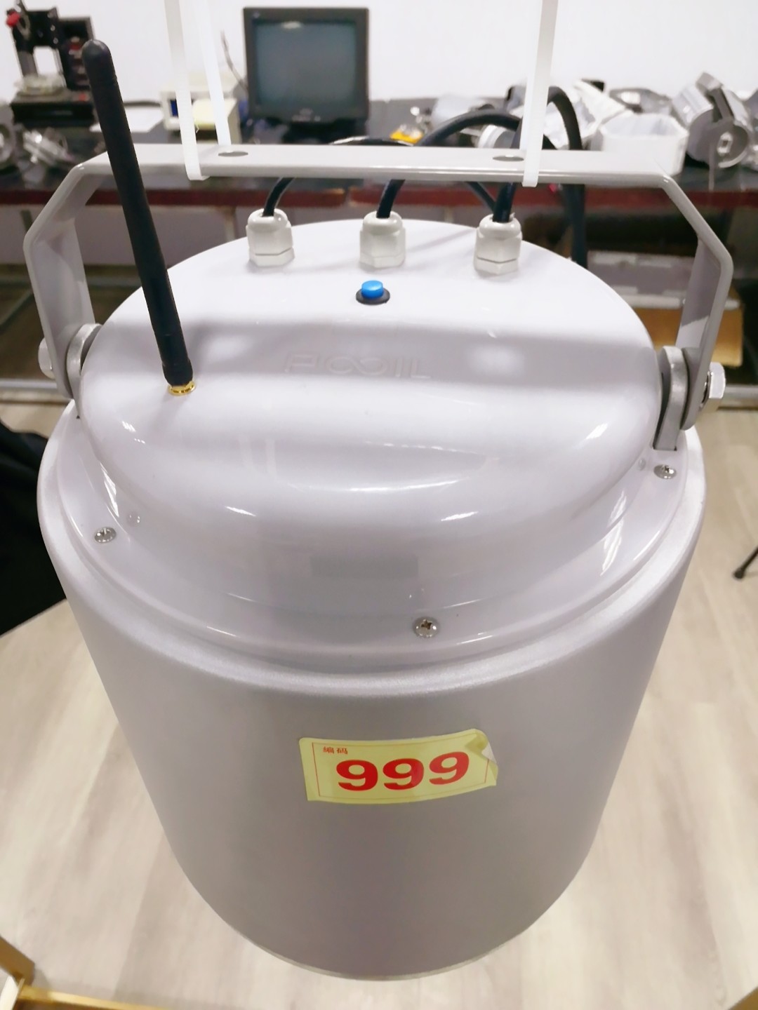 Cylinder High Bay Light Hoist Systems Chandelier Motorized Lift