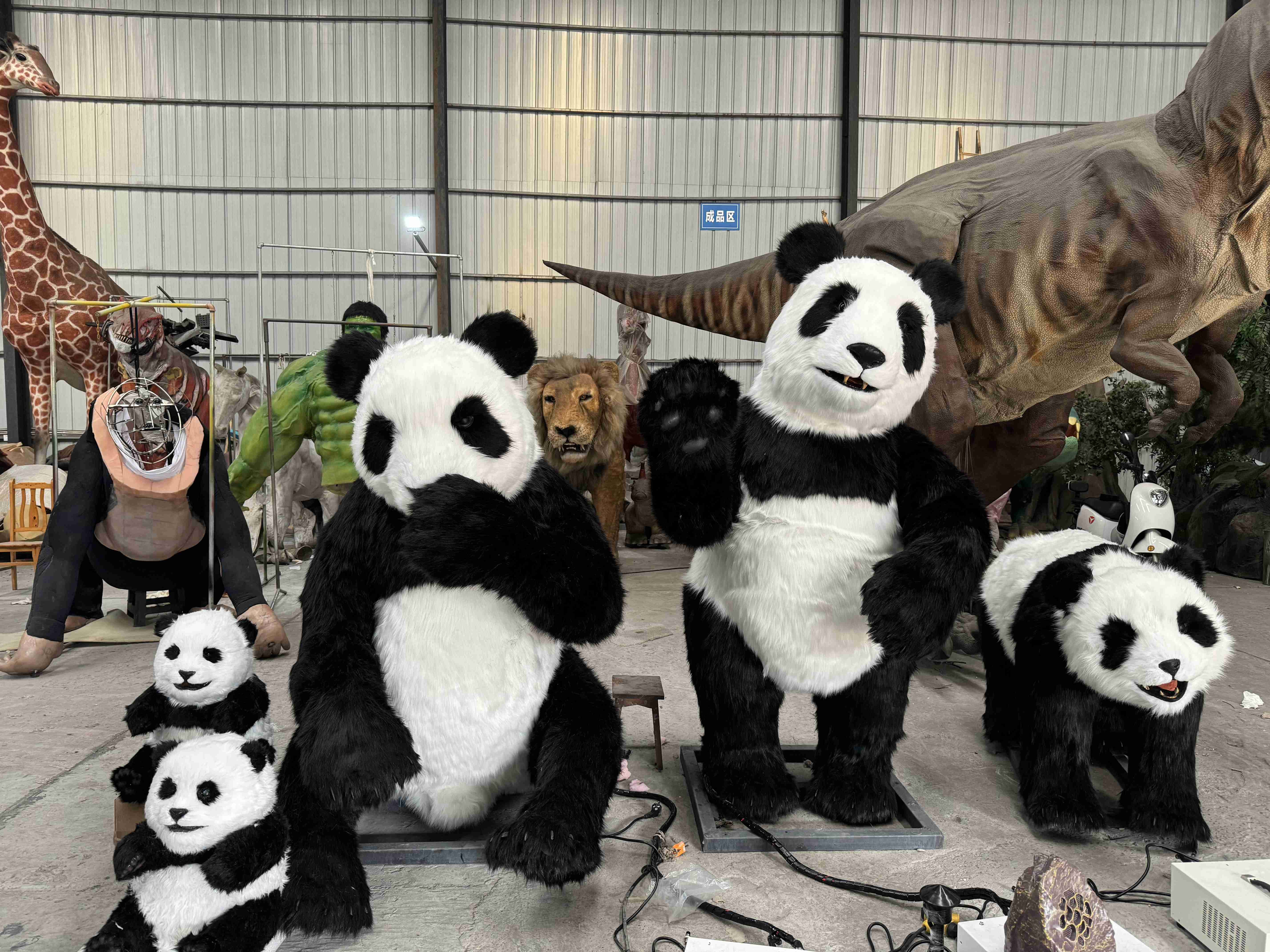 Lifelike Realistic Animatronic Animals Panda Family For Theme Park