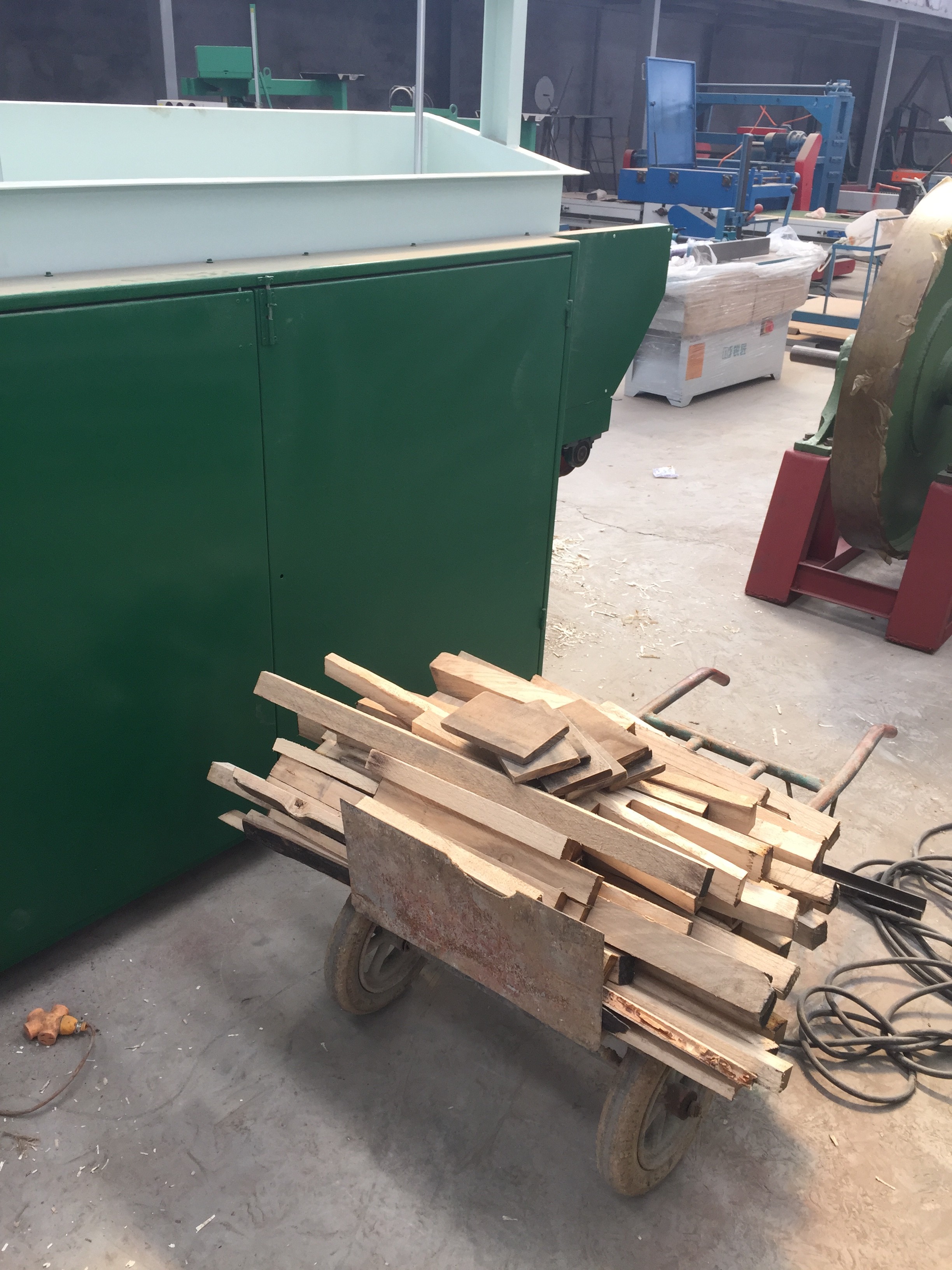 Quality shaving machine price,wood shaving machine for horse bedding
