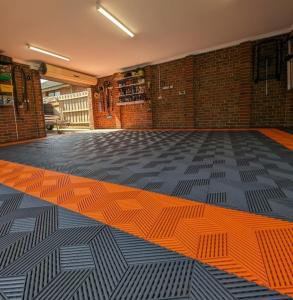 Quality Waterproof Smooth Interlocking Garage Floor Tiles 18mm Garagetrac Tiles wholesale