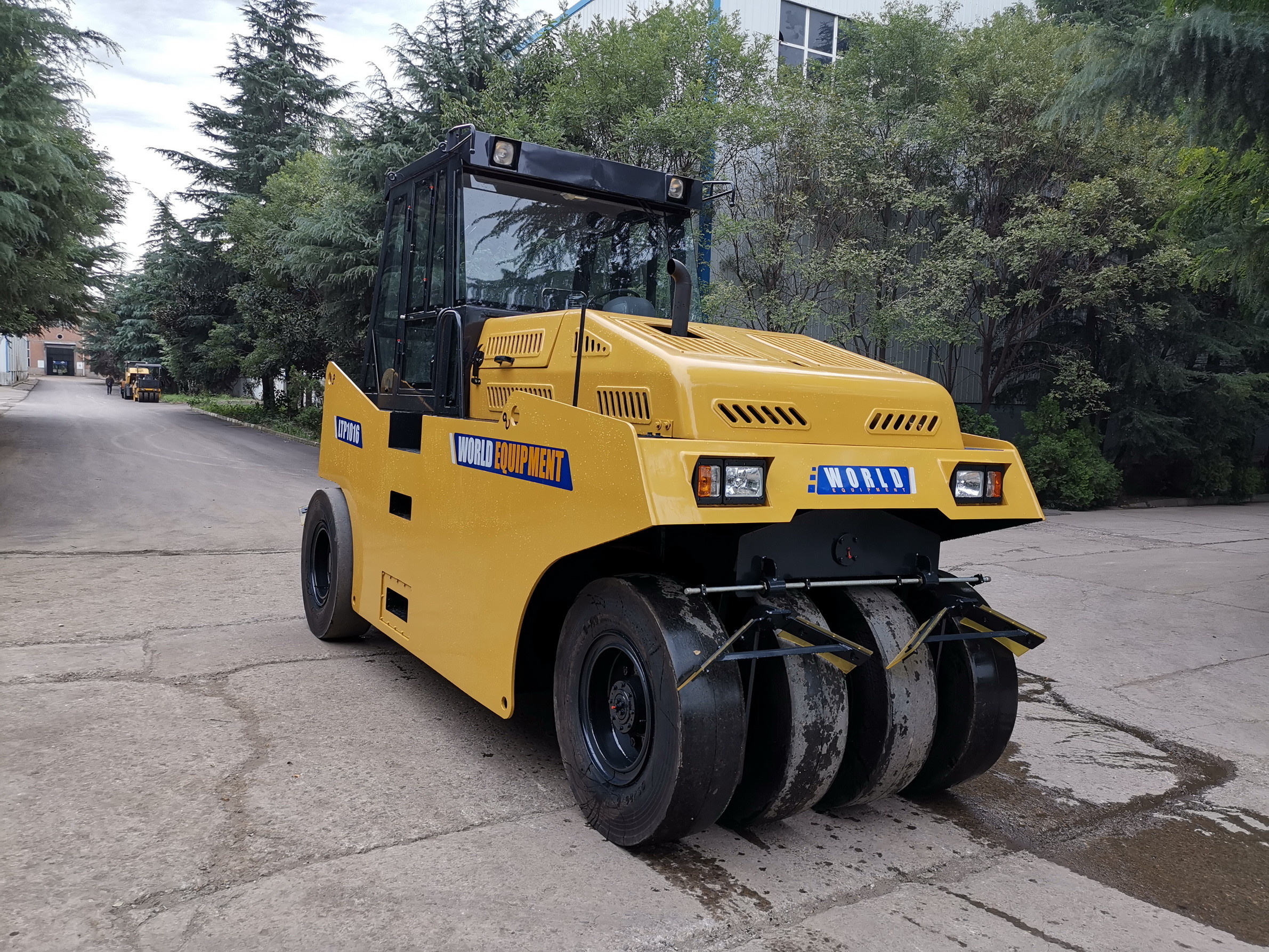 Diesel Hydraulic Road Roller 75 KW Compact Cohesive New Condition