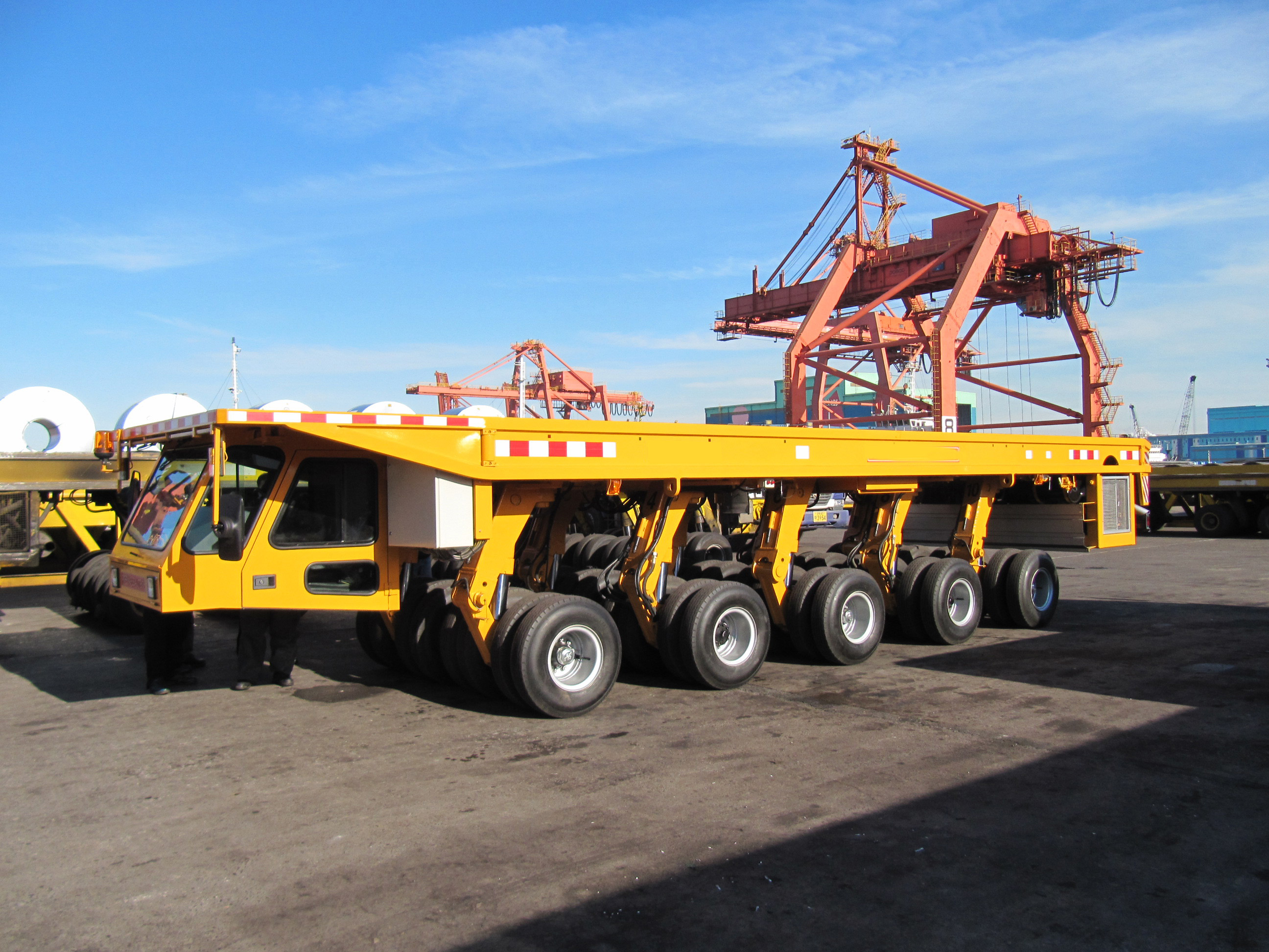 Multi-Directional Steering Self-Propelled Trailer for Customised Cargo Transportation