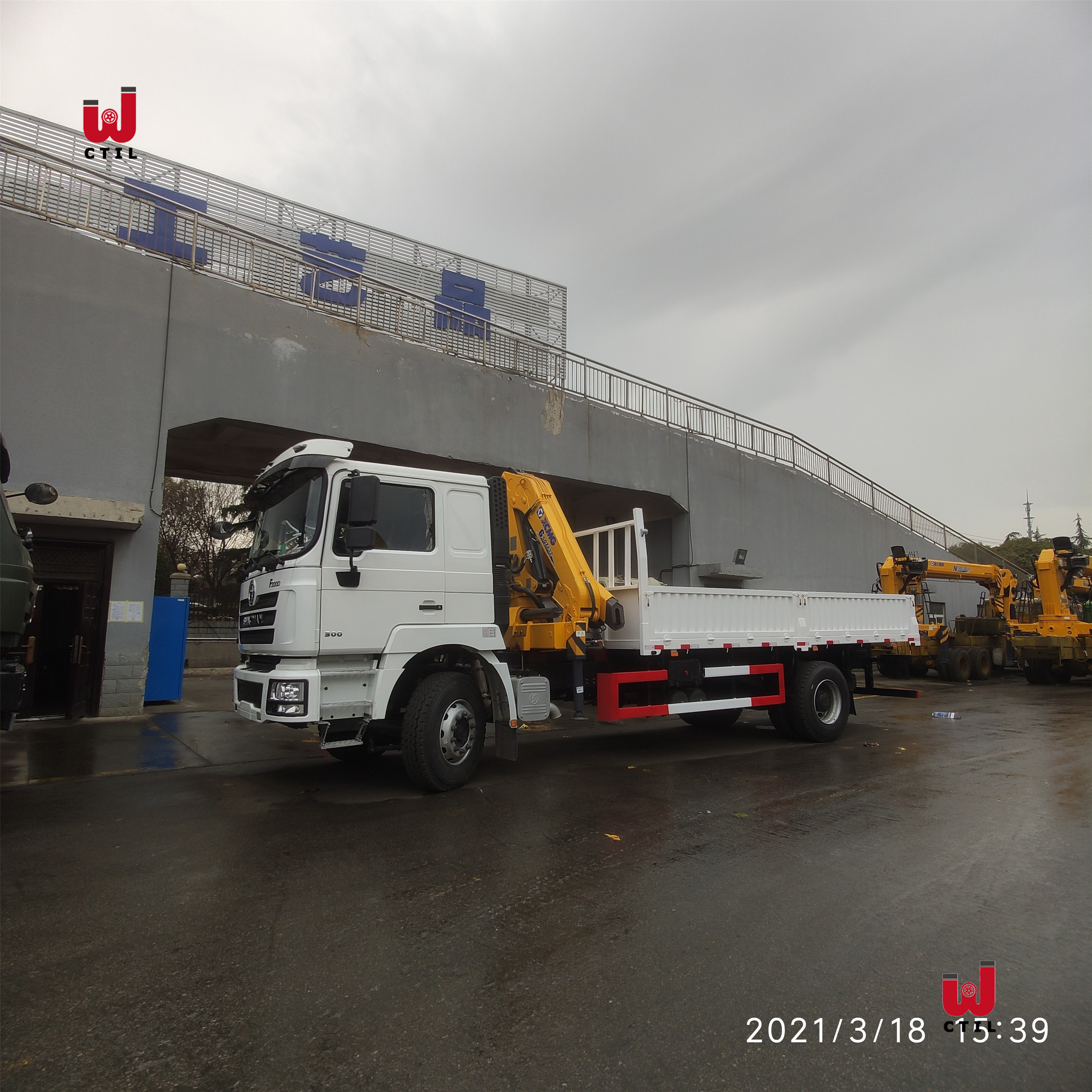 TRUCK MOUNTED CRANE